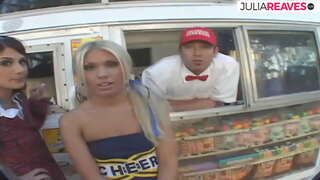 ���ઇસ ક્રીમ વિક્રેતા બનાવે છે ત્રણ લોકો નુ સમૂહ ચોદન વાહિયાત તેમના આઈસ્ક્રીમ વાન