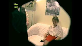 2 moe wahine Milfs te tākaro i te whero toy! Amateurcommunity.xxx