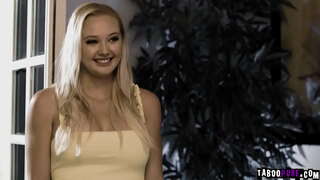 Milf Lauren Phillips ak horny jèn timoun Paisley Porter pran tou monte Dick Chibbles gwo nonm vyann