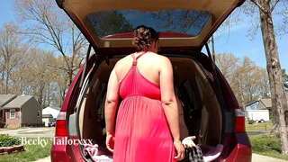 Эрсдэлтэй нийтийн зөндөө дахь driveway-д өргөн өдрийн гэрэлд