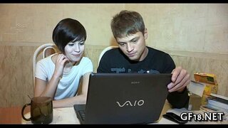 Өхөөрдөм бяцхан хүүгийн хөл widens