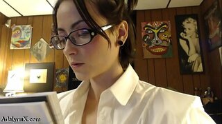 AdalynnX - Брудна школярка з кулачним сексом 2