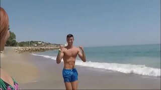 Unge Kitty Kjærlighet liker å slå gutter i midten av landet!