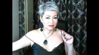 ���्रचंड रशियन MILF टी. तिच्या गोड पूच्ची निर्दयीपणे गरम खाजगी शो ...