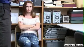 Me brirë Zyrtari më në fund fucks Shoplifter Jaycee Starrs shtrënguar pidhi Me brirë Zyrtari më në fund fucks Shoplifter Jaycee Starrs shtrënguar pidhi